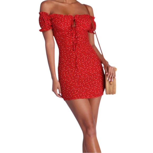 Windsor Dresses & Skirts - Windsor off the shoulder red floral dress